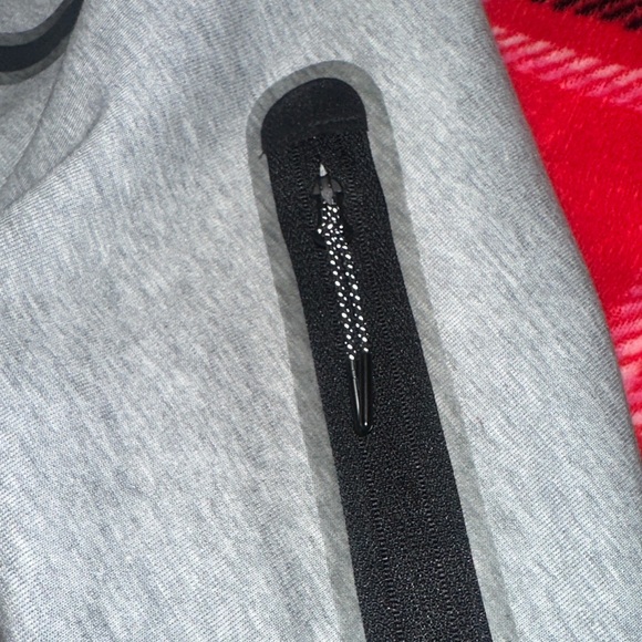 Nike Tech - Picture 3 of 4